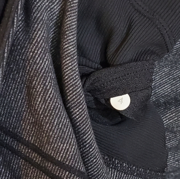 Lululemon Switch Back Long Sleeve - Picture 4 of 4